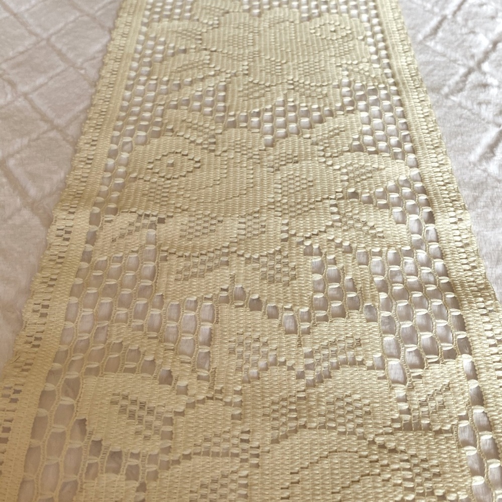 Handmade doily table runner - Picture 4 of 7